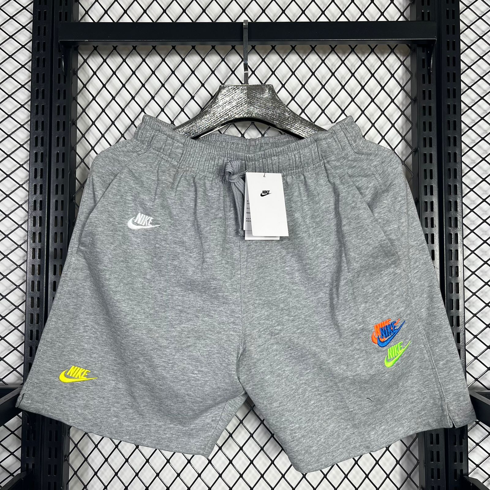 SHORT SPORTWEAR ESSENTIALS