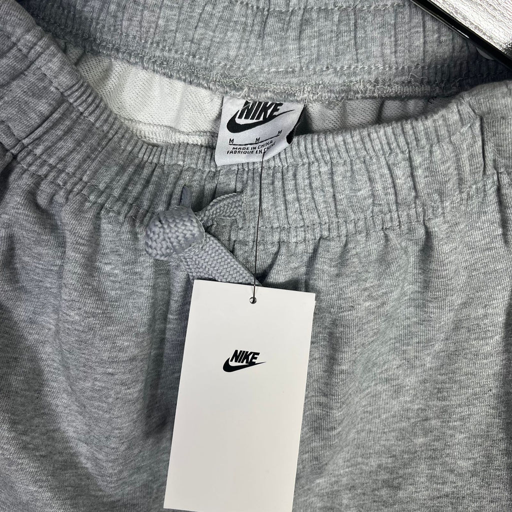 SHORT SPORTWEAR ESSENTIALS