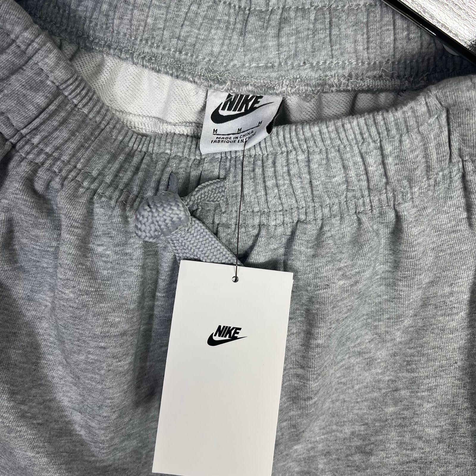 SHORT SPORTWEAR ESSENTIALS